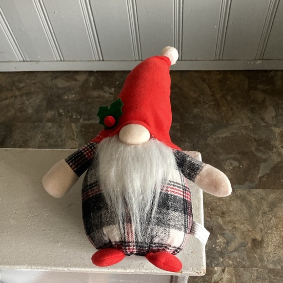 NWT- 16” Adorable Red Hat- Black, White & Red Plaid- Holiday Gnome Decorations - Picture 15 of 17